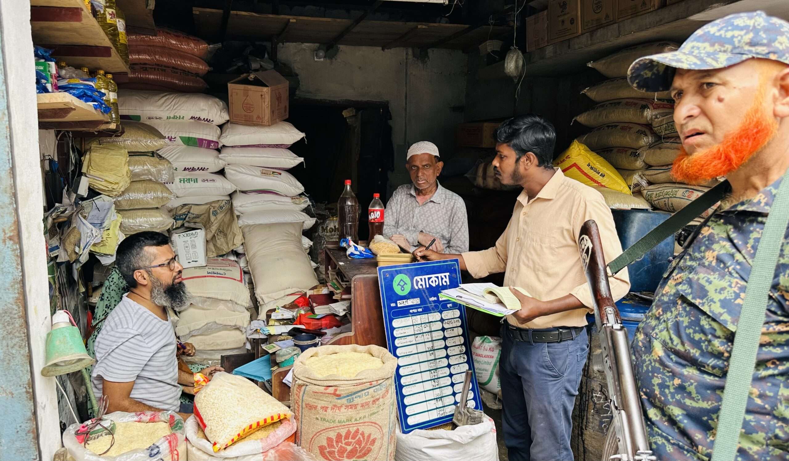 নাটোরে শিক্ষার্থীদের নিয়ে বাজার পরিদর্শন করলো ভোক্তা অধিকার