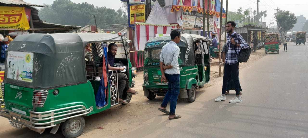 বকশীগঞ্জে চালকদের মধ্যে দ্বন্দ্বে তিন দিন ধরে বন্ধ সিএনজি চলাচল! দুর্ভোগে যাত্রীরা