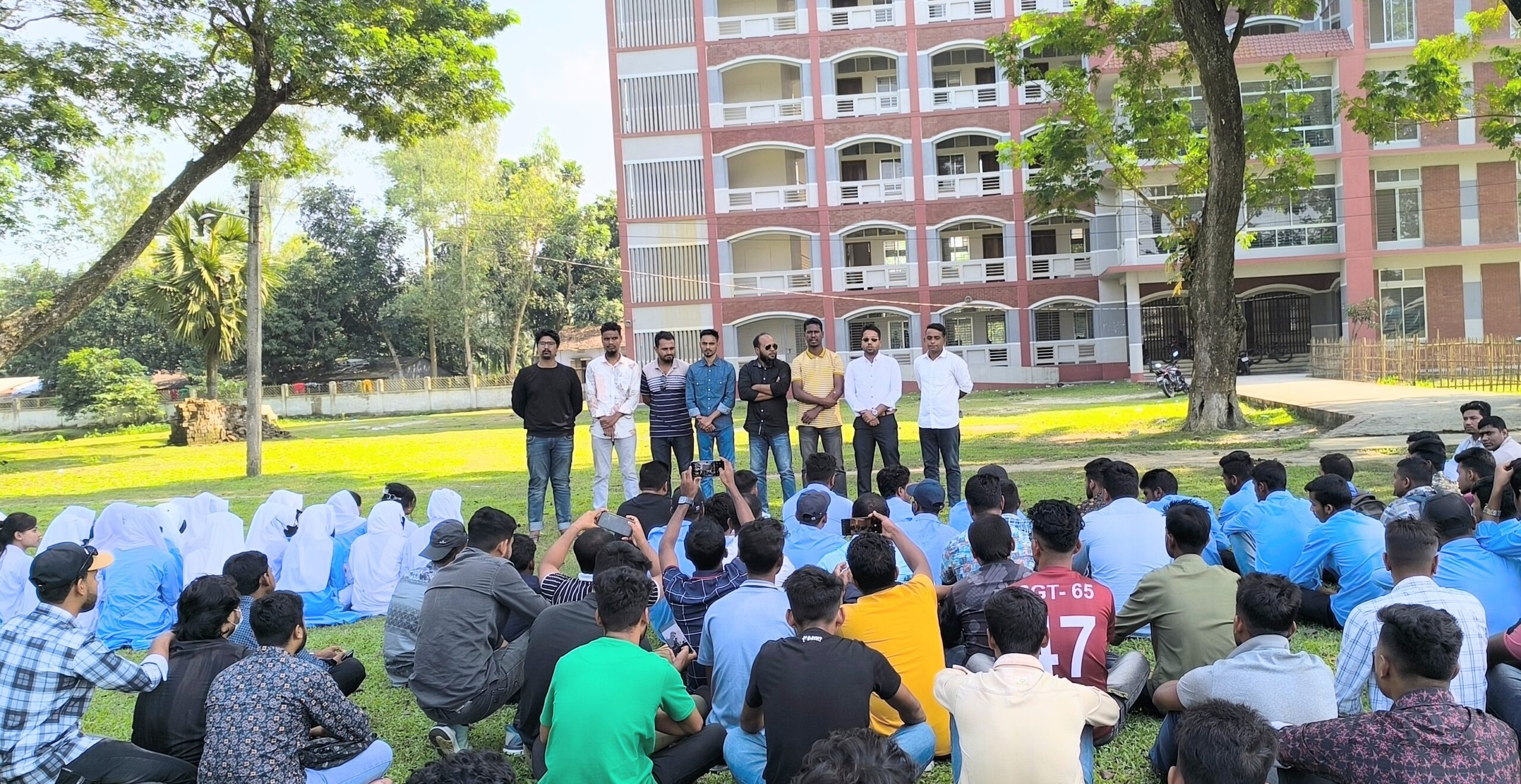 মাদারগঞ্জে শিক্ষার্থীদের সাথে কেন্দ্রীয় ছাত্রদলের মত বিনিময় সভা অনুষ্ঠিত