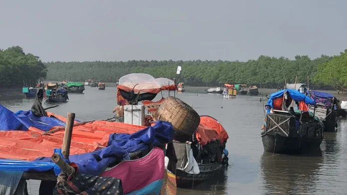 দুবলার চরে জড়ো হচ্ছেন পুণ্যার্থীরা