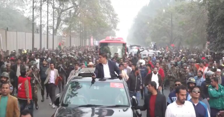 তারেক রহমানের গাড়িবহর ঘিরে আজও জনতার বাঁধভাঙা উচ্ছ্বাস
