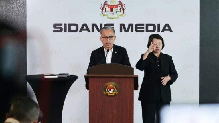 মালয়েশিয়ায় ভিজিট পাসের অপব্যবহার রুখতে কঠোর নির্দেশ প্রধানমন্ত্রীর