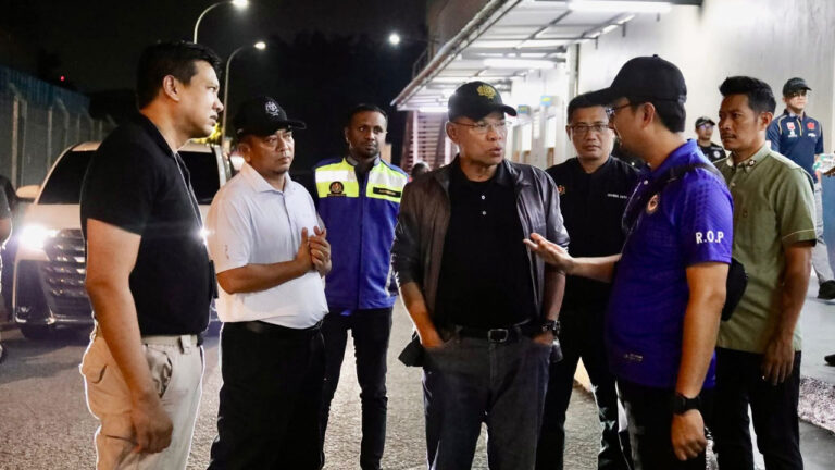 মালয়েশিয়ার নিবন্ধন বিভাগের অভিযান