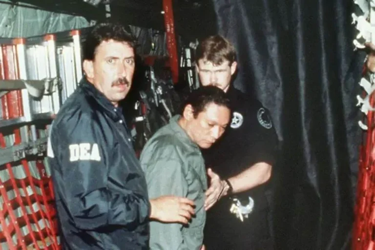 মাদুরোর আগে যে প্রেসিডেন্টকে দেশ থেকে ধরে নিয়ে গিয়েছিল যুক্তরাষ্ট্র