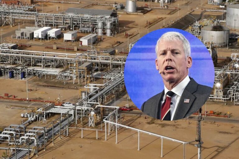 ভেনেজুয়েলার তেল বিক্রয় ‘অনির্দিষ্টকাল’ নিয়ন্ত্রণ করবে যুক্তরাষ্ট্র