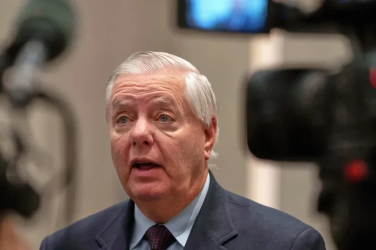 ইরানের নেতাদের ‘হত্যা’র জন্য ট্রাম্পকে মার্কিন সিনেটরের আহ্বান