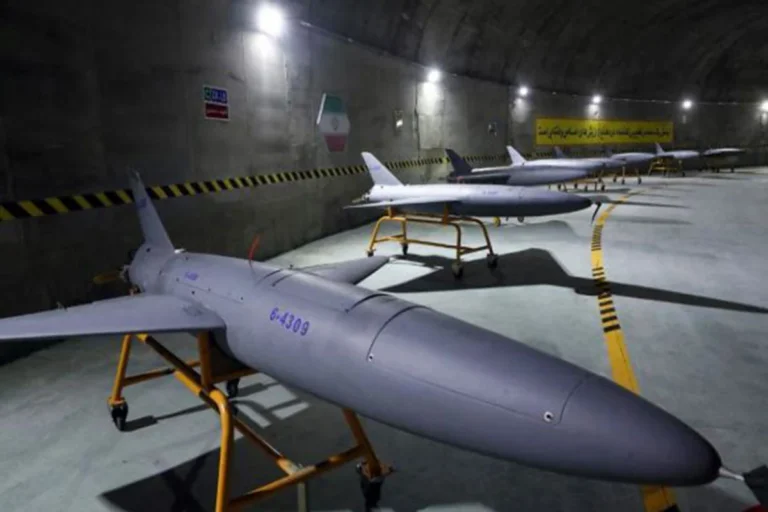 সত্যিই কি রাশিয়ায় পাহাড় সমান অস্ত্র পাঠিয়েছে ইরান?