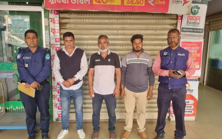 সাভারের চাঁদাবাজদের বিরুদ্ধে অভিযান, আটক ৩