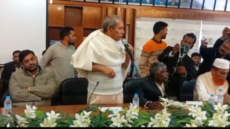 বিএনপি প্রার্থীকে চেয়ার থেকে তুলে আরেকটিতে বসতে বললেন ডিসি, নেতার ক্ষোভ