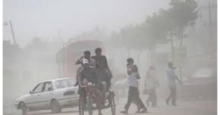 আজ বায়ুদূষণের শীর্ষে ঢাকা