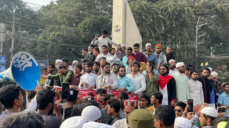 হাদি হত্যার বিচার নিয়ে যদি টালবাহানা করতেই থাকেন, তাহলে চট্টগ্রামকে বাংলাদেশ থেকে বিচ্ছিন্ন করে দেব