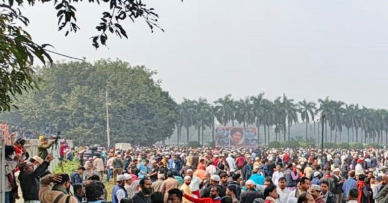 খালেদা জিয়ার জানাজায় ভিড়ের মধ্যে পড়ে একজনের মৃত্যু