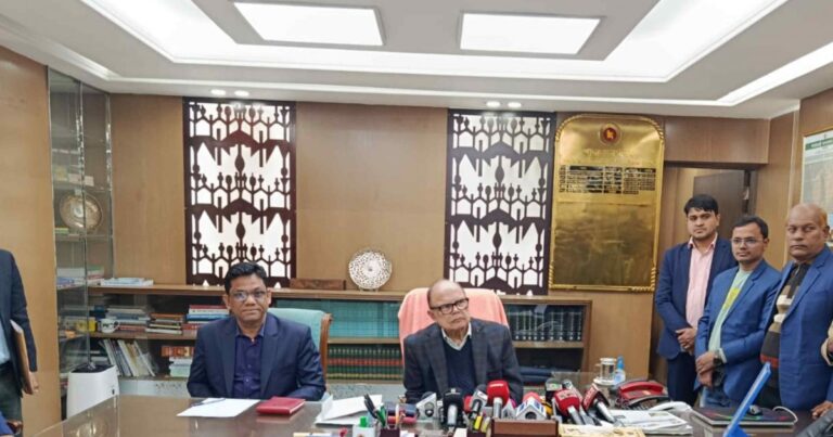 খাদ্যের মজুদ সর্বোচ্চ, চালের দাম বাড়বে না: খাদ্য উপদেষ্টা