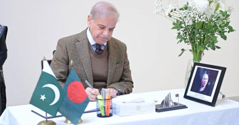 বাংলাদেশ মিশনে খালেদা জিয়ার প্রতি পাকিস্তান প্রধানমন্ত্রীর শ্রদ্ধা