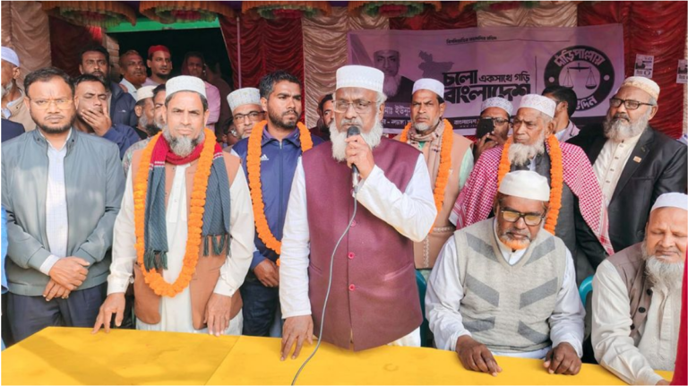 বিএনপির সাবেক সহ-সভাপতিসহ ১২ নেতাকর্মীকে ফুলের মালা দিয়ে বরণ করে নিলেন জামায়াত নেতারা