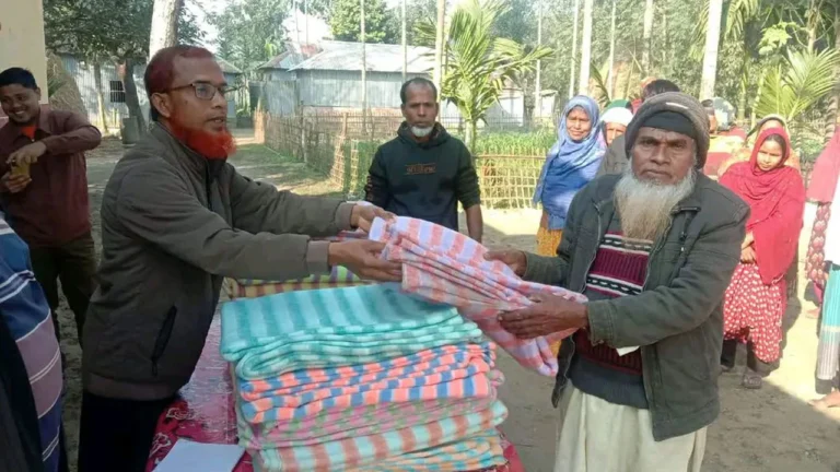 কম্বল ও ফুটবল বিতরণ করায় বিএনপির দুই নেতাকে ১৫ হাজার টাকা জরিমানা