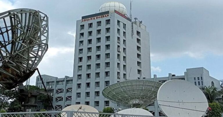 দিনে গরম রাতে ঠান্ডা হাওয়া বইছে