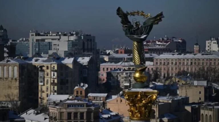 রাশিয়ার হামলায় কিয়েভের প্রায় অর্ধেক এলাকা বিদ্যুৎবিহীন: ইউক্রেন