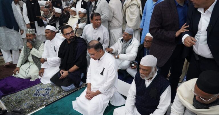 গুলশানের আজাদ মসজিদে খালেদা জিয়ার জন্য দোয়া মাহফিল