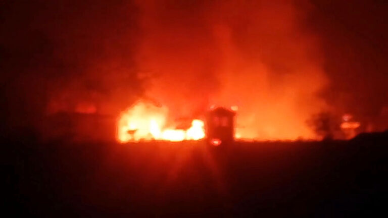 মধ্যরাতে উখিয়ার রোহিঙ্গা ক্যাম্পে ভয়াবহ আগুন