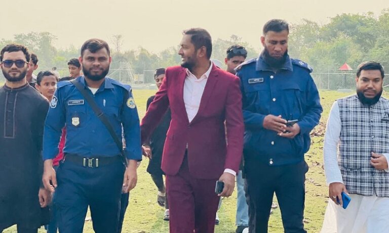 পুলিশের বাইকে চড়ে ডিগবাজি দেওয়া জামায়াত প্রার্থী ফয়জুল হকের নির্বাচনী প্রচারণা