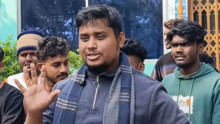 গণভোটে ‘হ্যাঁ’ ভোট দিন, তাহলে দুবারের বেশি কেউ প্রধানমন্ত্রী হতে পারবে না: হাসনাত