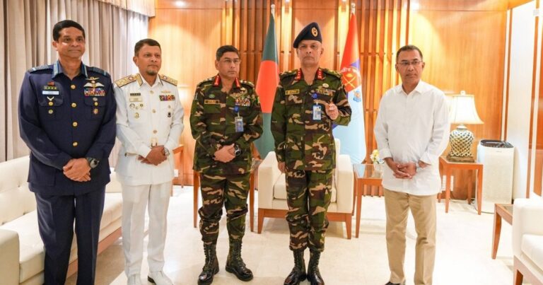 সশস্ত্র বাহিনী বিভাগে অফিস করলেন প্রধানমন্ত্রী