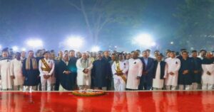 শহীদ মিনারে প্রধান বিচারপতির শ্রদ্ধা নিবেদন