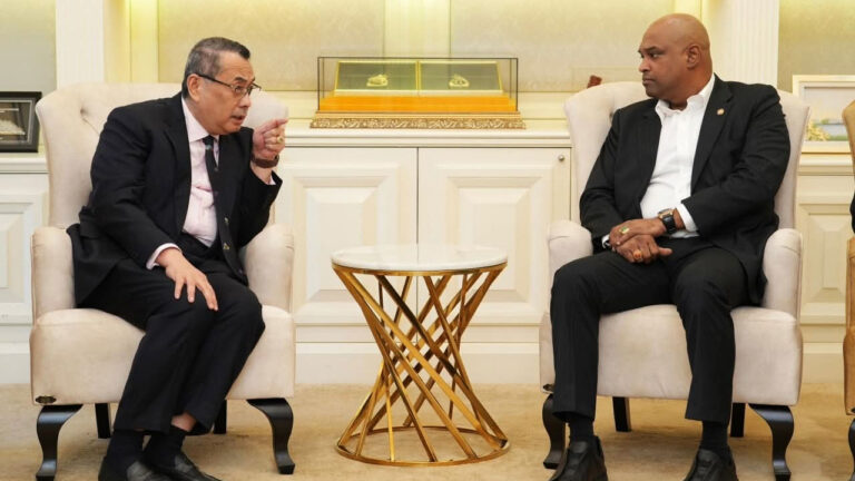 মানবসম্পদমন্ত্রী ও প্রধান বিচারপতির বৈঠক প্রাতিষ্ঠানিক সম্পর্ক জোরদারে উদ্যোগ