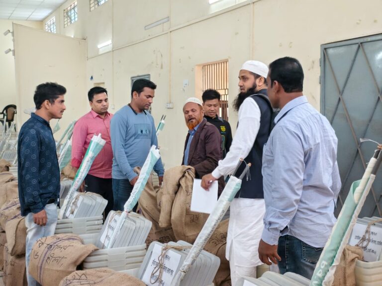 সেন্টমার্টিনসহ কেন্দ্র গুলোতে কঠোর নিরাপত্তায় সরঞ্জাম পাঠানো শুরু