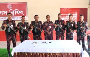 রাজশাহীর সীমান্ত থেকে বিদেশি অস্ত্র উদ্ধার