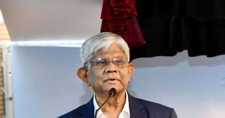 নিজের কাজের মুল্যয়নে ১০০ এর মধ্যে ৭০ নম্বর দিলেন অর্থ উপদেষ্টা