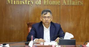 পুলিশের কাজে অবৈধভাবে কেউ বাধা দিতে পারবে না : স্বরাষ্ট্রমন্ত্রী