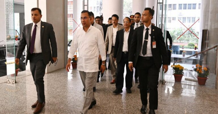 সচিবালয়ে প্রধানমন্ত্রী তারেক রহমান