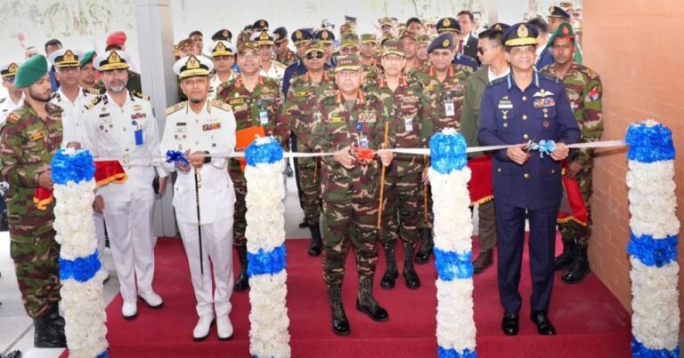আর্মড ফোর্সেস ওয়ার কোর্স উইং উদ্বোধন করলেন তিন বাহিনী প্রধান