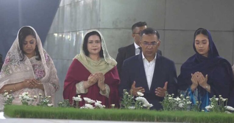 শহীদ জিয়া ও খালেদা জিয়ার সমাধিতে প্রধানমন্ত্রী