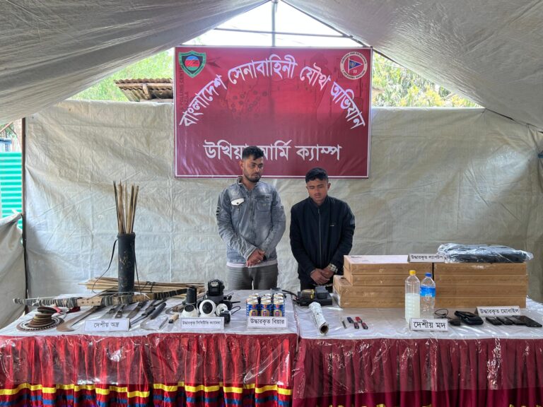 উখিয়ায় আরসা কমান্ডারসহ তিনজন গ্রেপ্তার, অস্ত্র ও মাদক উদ্ধার