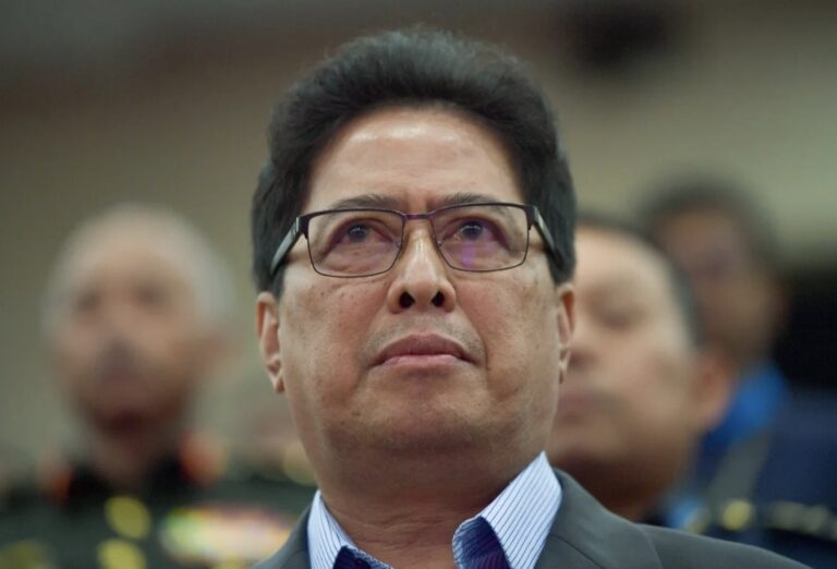 মালয়েশিয়ায় মানহানি মামলায় আজম বাকির পাশে এমসিডব্লিউ