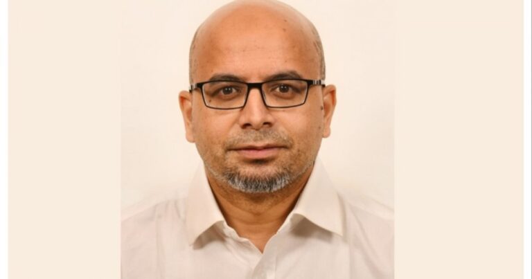 দেশ ছাড়ার কারণ জানালেন প্রধান উপদেষ্টার বিশেষ সহকারী