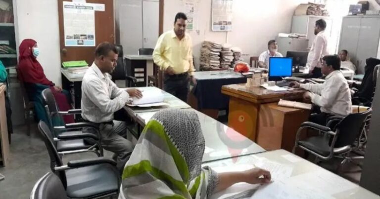 নতুন সময়সূচিতে আজ থেকে চলছে অফিস-আদালত 