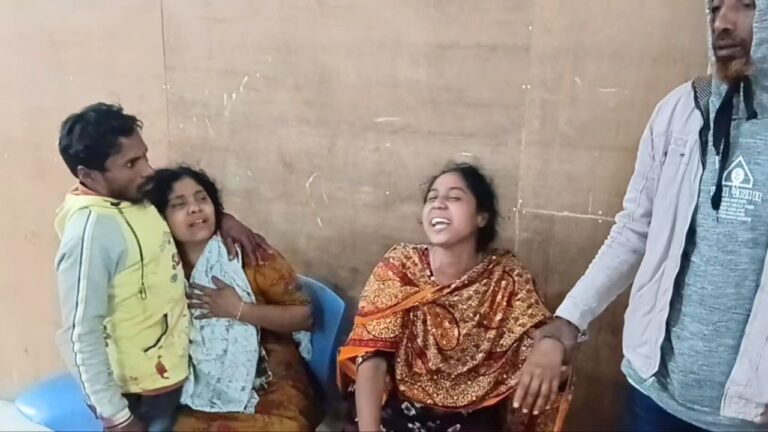 ভোলায় নিজ বাড়ির সামনে বৃদ্ধকে কুপিয়ে হত্যা