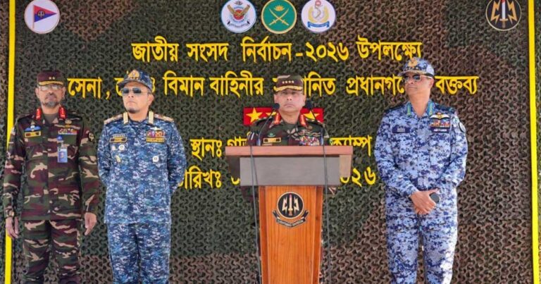 নির্বাচন ও গণভোট উপলক্ষ্যে তিন বাহিনী প্রধানের গাজীপুর জেলা পরিদর্শন ও মতবিনিময়