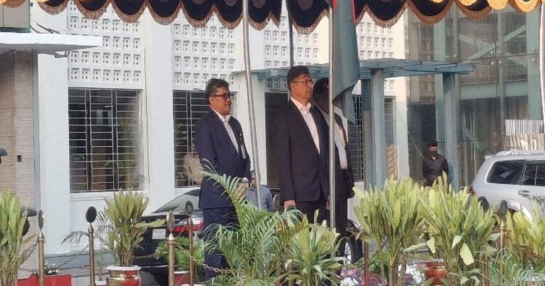 নতুন স্বরাষ্ট্রমন্ত্রীকে গার্ড অব অনার প্রদান