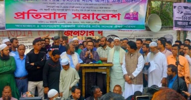 পে স্কেলের দাবিতে কর্মবিরতিতে যাচ্ছেন কর্মচারীরা