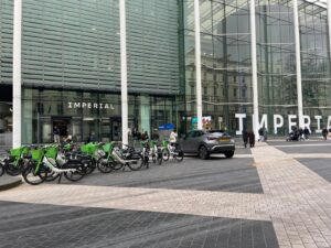 যুক্তরাজ্যে কোভিড-১৯ এ ক্ষতিগ্রস্ত শিক্ষার ক্ষতিপূরণ দাবিতে আরও হাজারো শিক্ষার্থী যুক্ত