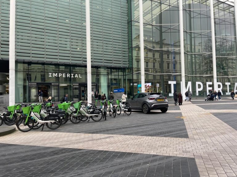 যুক্তরাজ্যে কোভিড-১৯ এ ক্ষতিগ্রস্ত শিক্ষার ক্ষতিপূরণ দাবিতে আরও হাজারো শিক্ষার্থী যুক্ত