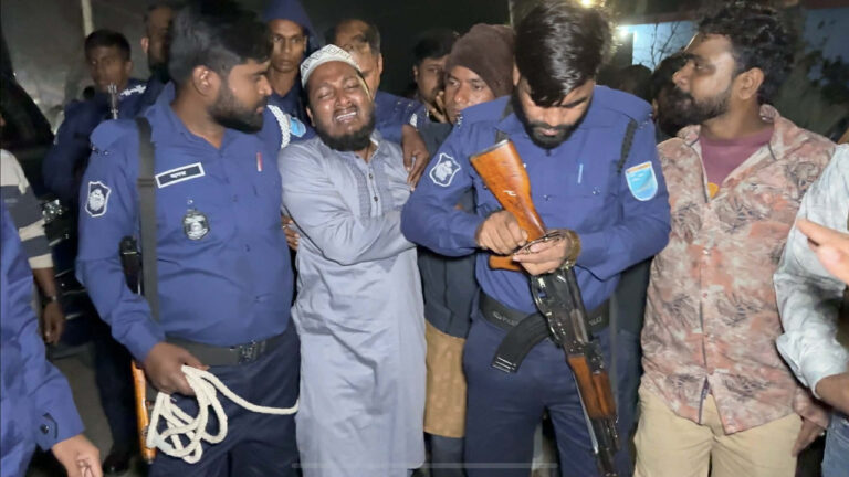 প্যারোলে মুক্তি পেয়ে বাবার জানাজায় ছাত্রদল নেতা