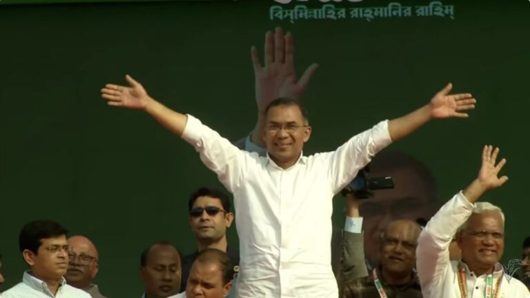 দিনাজপুরের জনসভা মঞ্চে তারেক রহমান