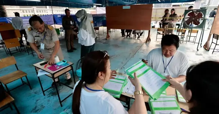 থাইল্যান্ডে ভোটগ্রহণ শুরু, হচ্ছে সংবিধান বদলে গণভোটও