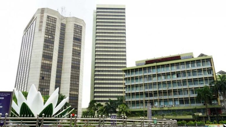 ‘নমুনা নোট’ বানিয়ে সোশ্যাল মিডিয়ায় ভিডিও প্রচার, সতর্ক করল বাংলাদেশ ব্যাংক